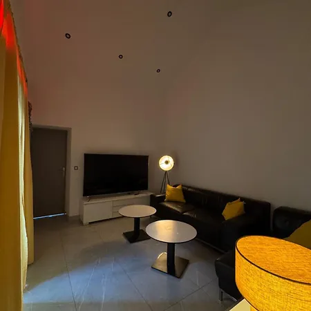 Villa Soleil, Land And Sea Nimes